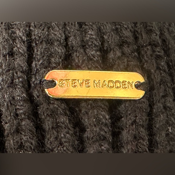 Steve Madden 2 Piece Gift Set~Black Pom Beanie & Black Crossbody Purse~New~$88 - Picture 4 of 13